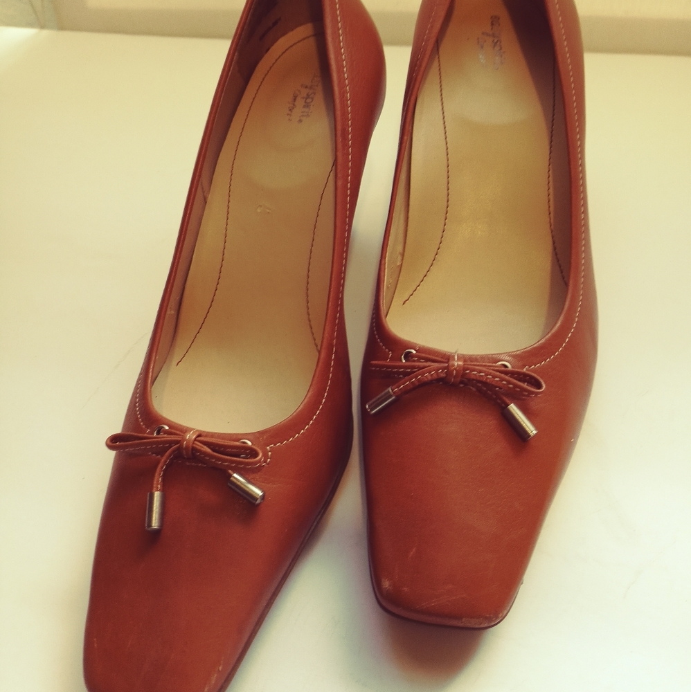 easy spirit comfort square toe heel